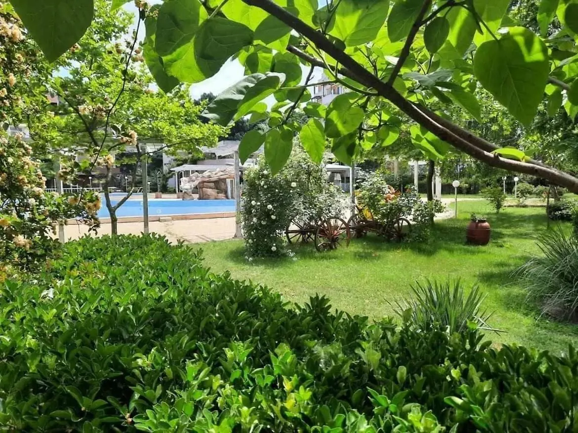 Apartment In Sunny Beach, Complex Sun Village, 80 Qm, 2 Bedrooms & Living Room Near To The Beach, Swimming Pool, Garden 불가리아
