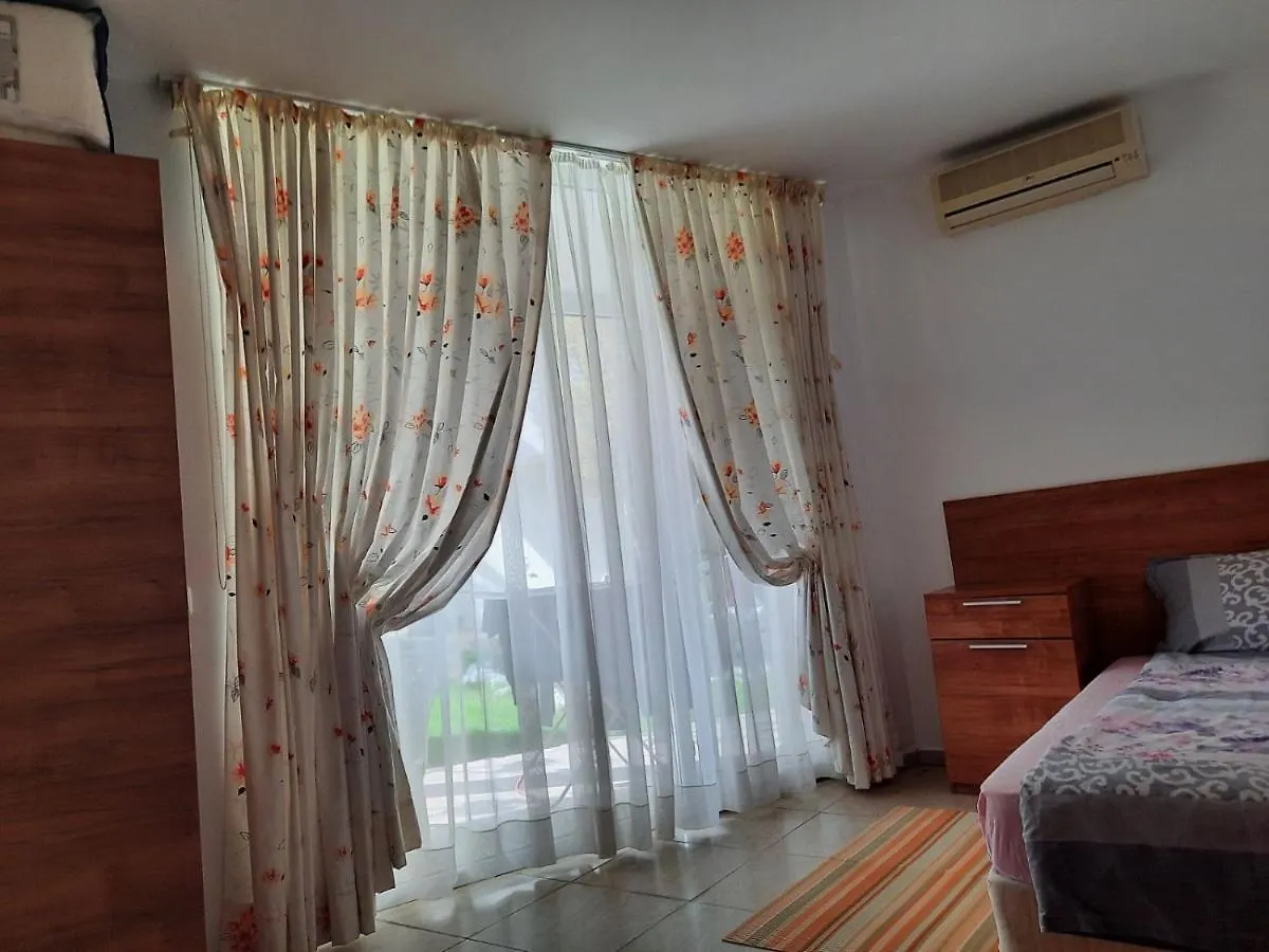 아파트호텔 Apartment In Sunny Beach, Complex Sun Village, 80 Qm, 2 Bedrooms & Living Room Near To The Beach, Swimming Pool, Garden
