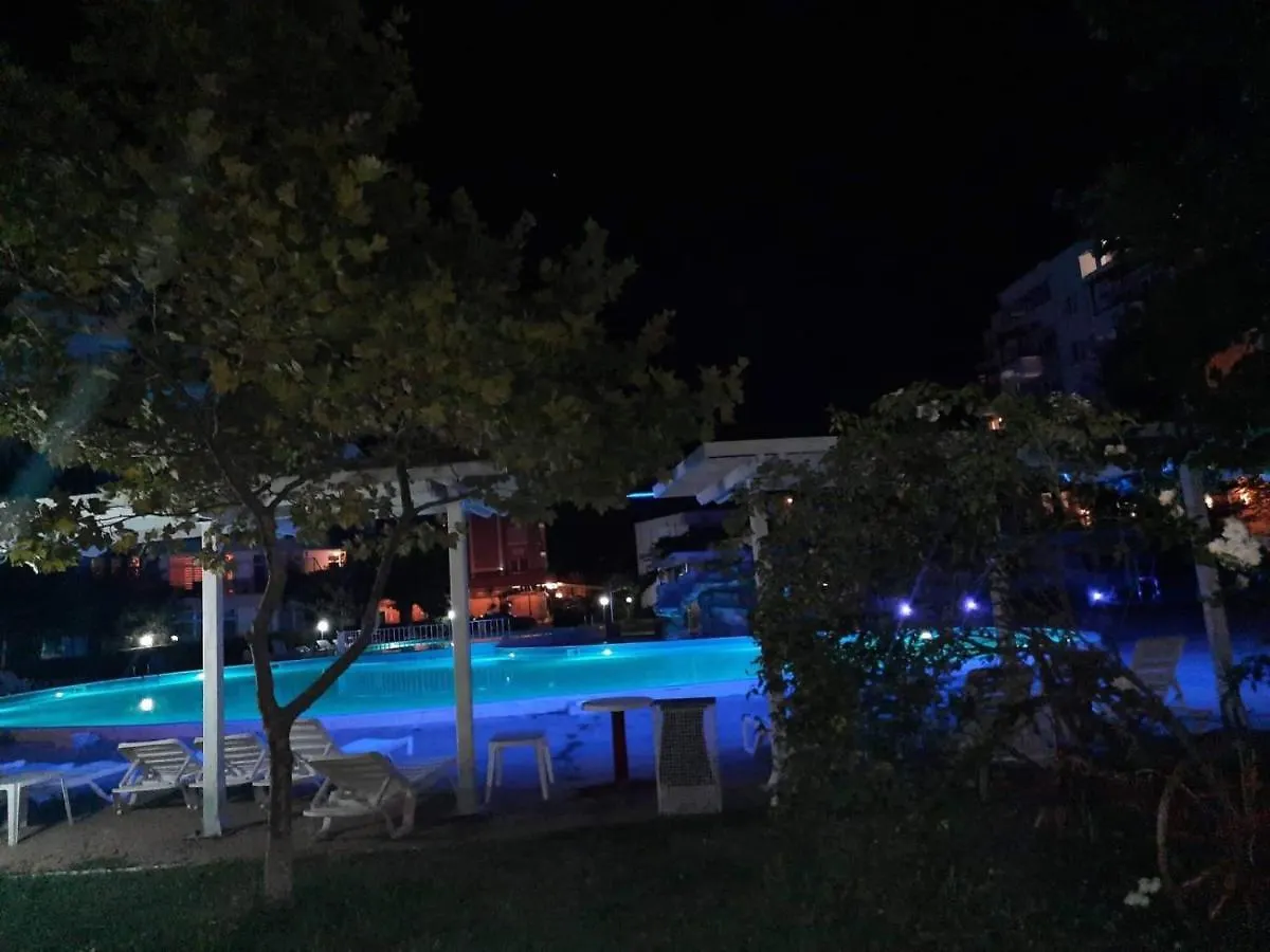 아파트호텔 Apartment In Sunny Beach, Complex Sun Village, 80 Qm, 2 Bedrooms & Living Room Near To The Beach, Swimming Pool, Garden